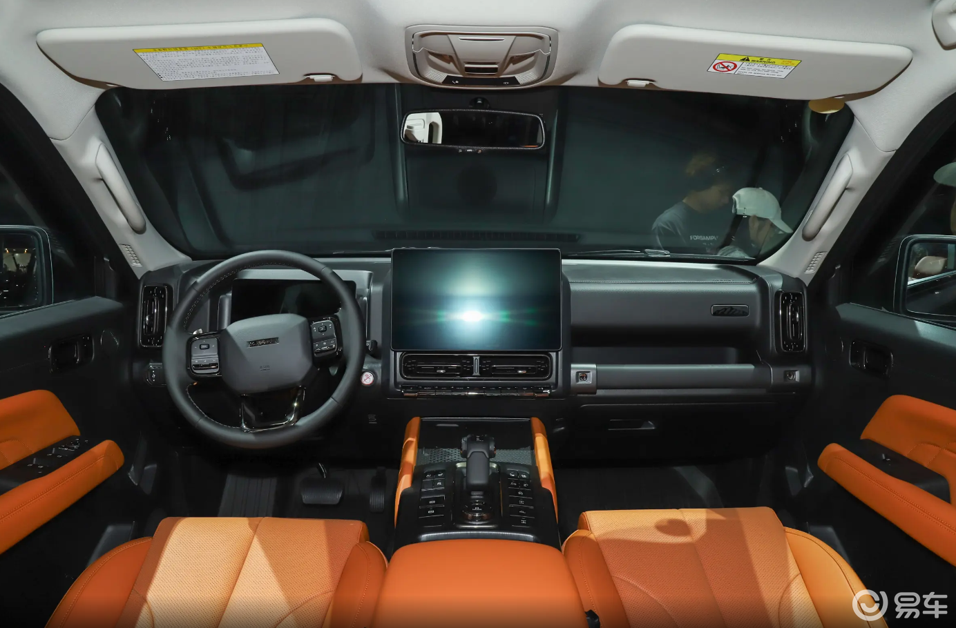 柴油2.4T双油箱，哈弗H9穿越版价格不算贵，底盘加高