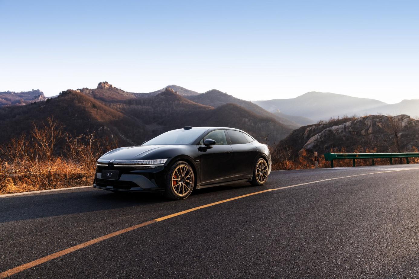 焕新7系正式上市，001五周年纪念版同步限量发售