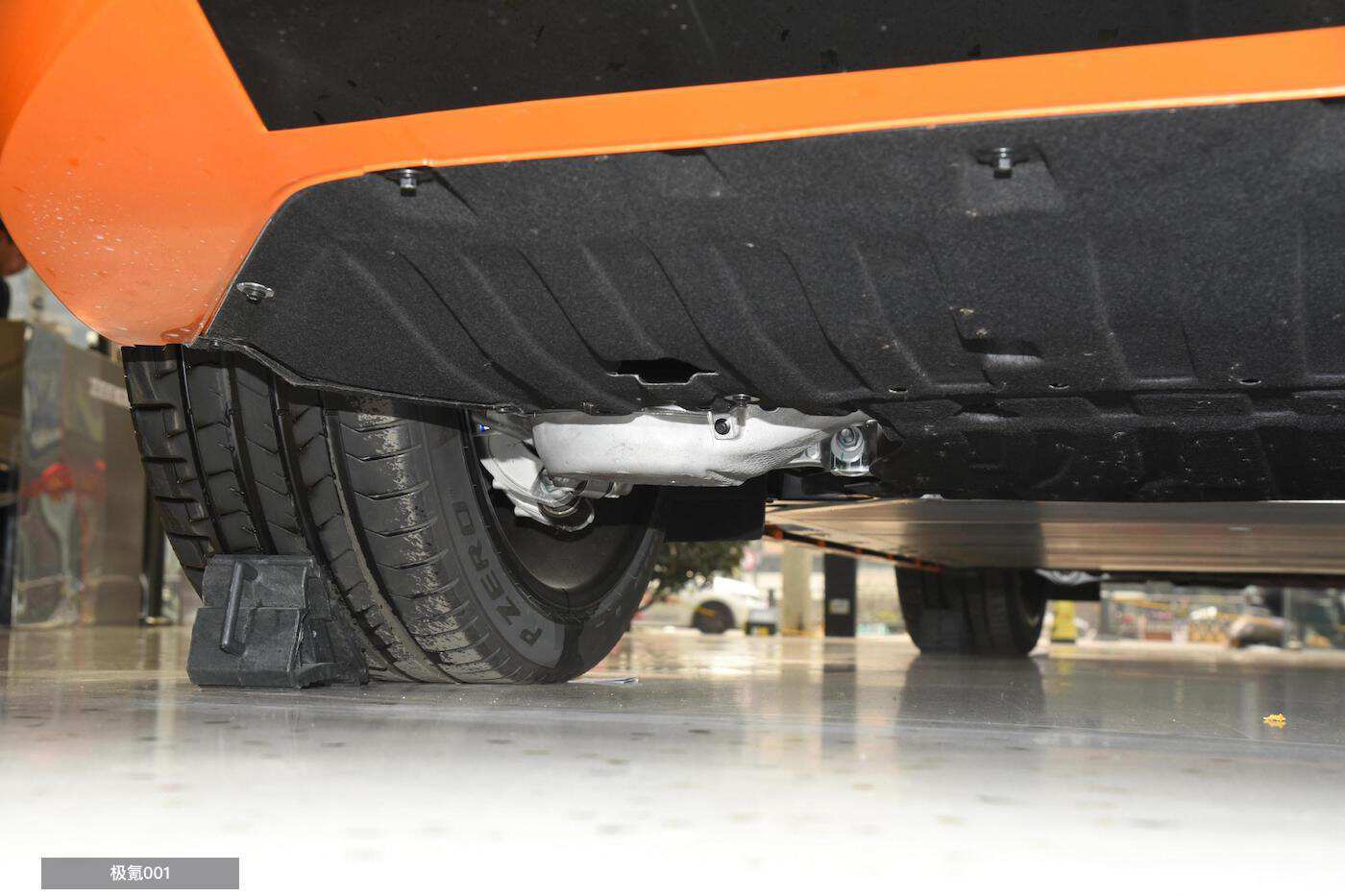 而蔚来et5前后桥均为五连杆式独立悬架智己l7与极氪001选择了_易车