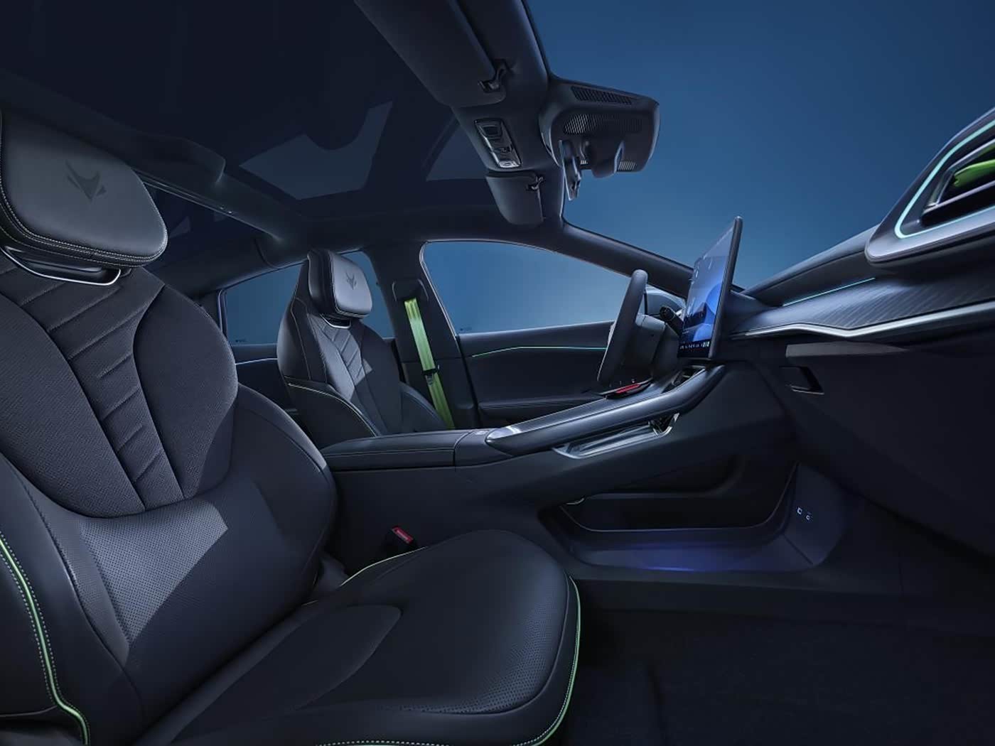 极狐全新阿尔法S5和小鹏MONA M03怎么选？