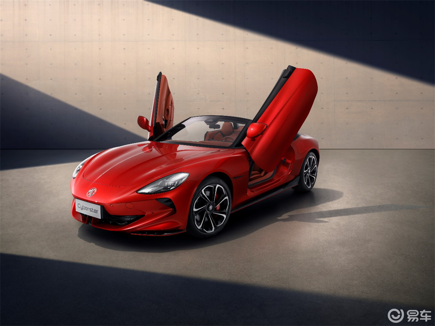 上汽名爵旗下首款纯电敞篷跑车cyberster和紧凑型纯电车mg
