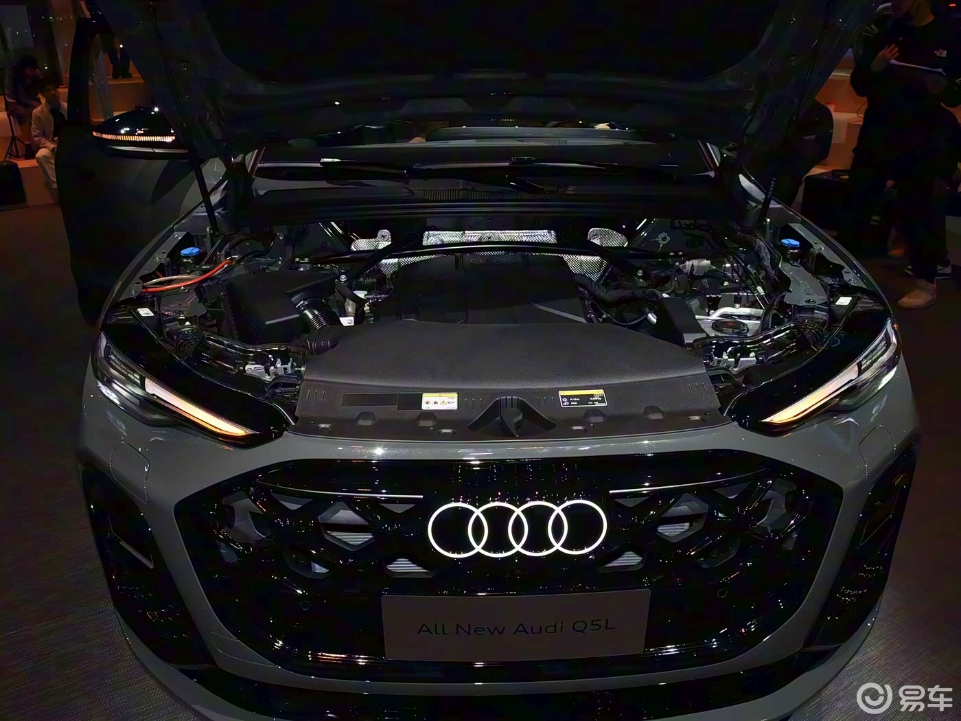 新奥迪Q5L亮相，2.0T+四驱只是基操，关键配空气悬架