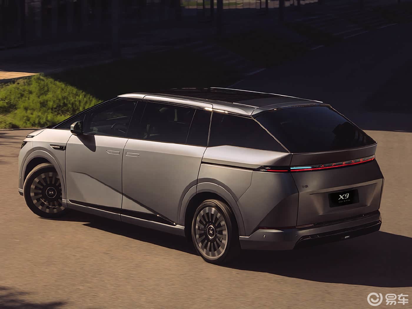 新款小鹏X9纯电版上市！30.98万元起