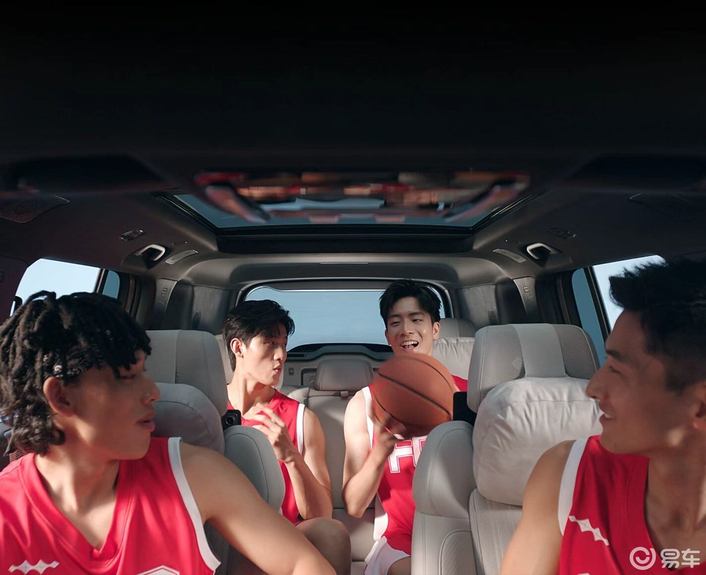 iCAR V27对比方程豹钛7,谁才是家用“全能王”?