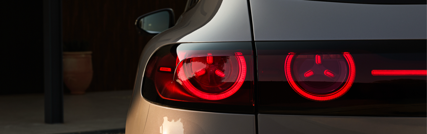 《纯粹与至臻的双重审判》：iX3 vs GLC EV