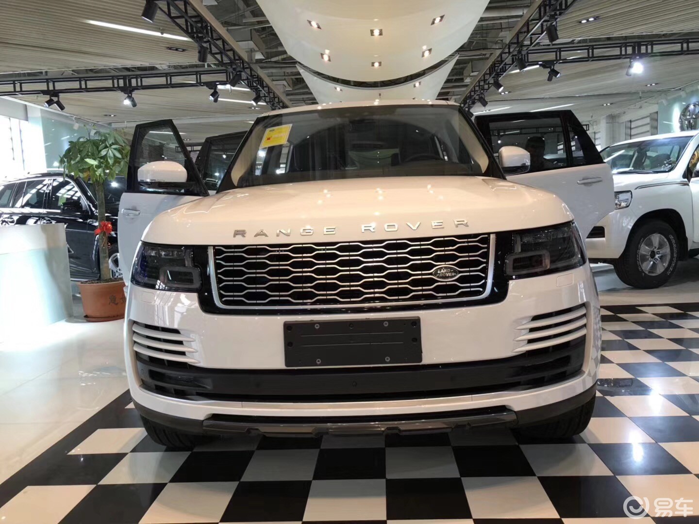 19款路虎揽胜行政港口最真实的报价让你买车不花冤枉钱