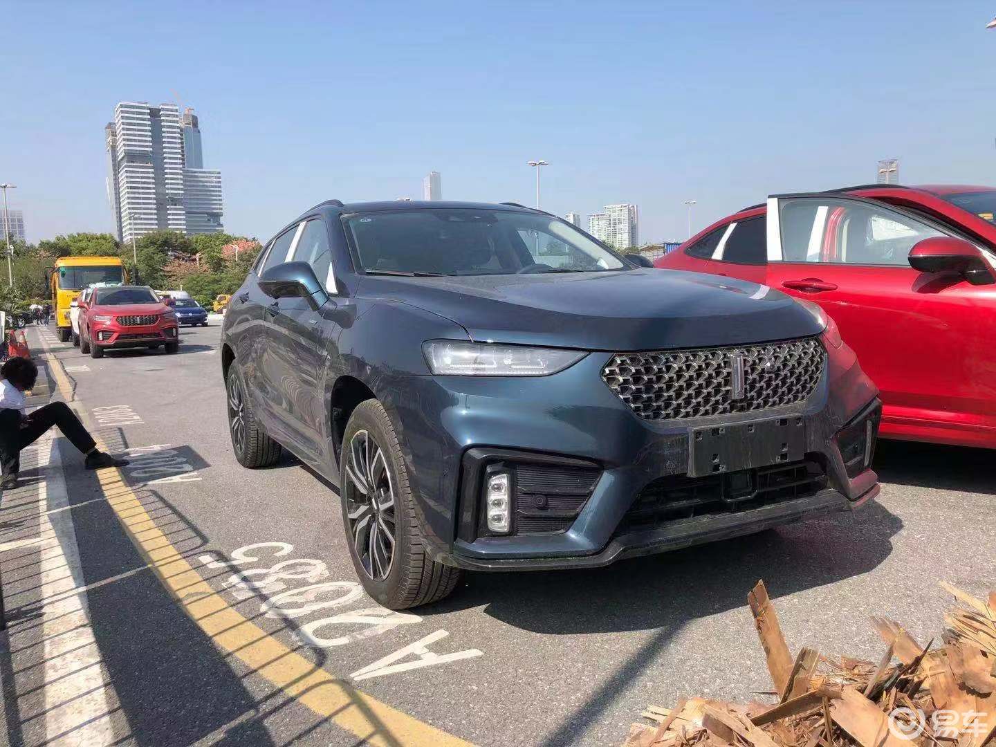 家族又一款新能源产品wey品牌vv7phev抵达车展