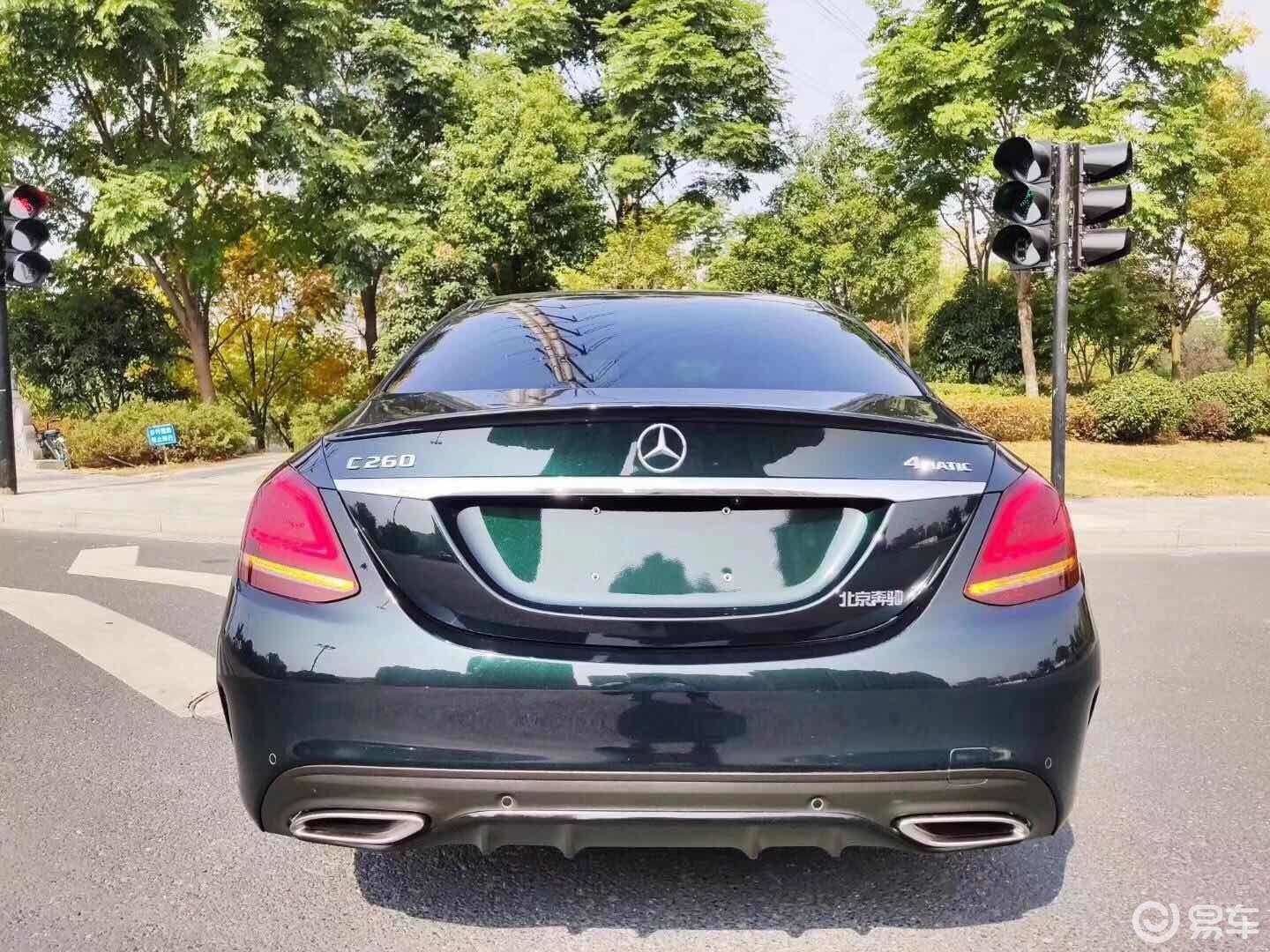 祖母石绿如此有质感的颜色配上卓越不凡的奔驰