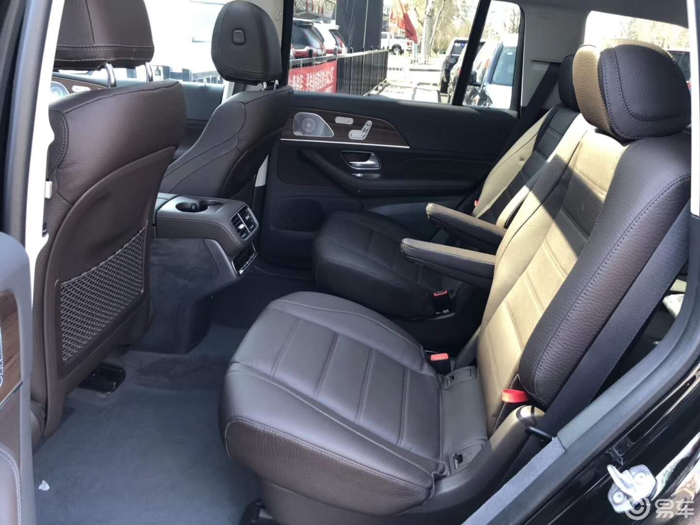 奔驰gls内饰_马力