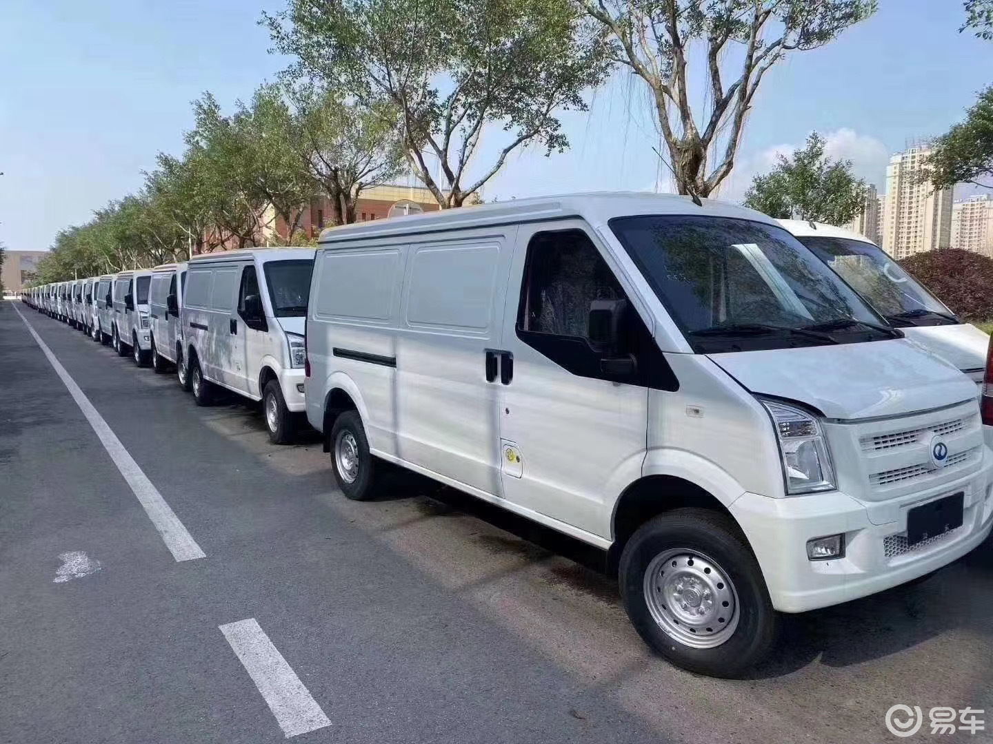 电动货车电动面包车瑞驰新能源51购车有大礼相送