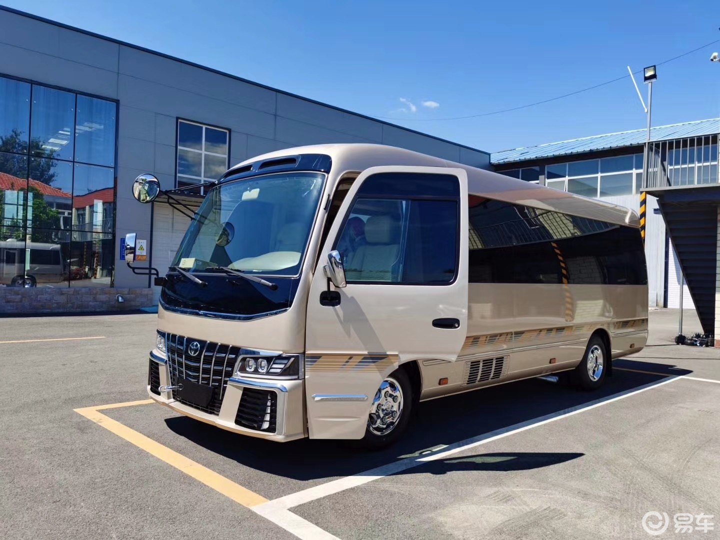 丰田考斯特12座多少钱最新考斯特商务车
