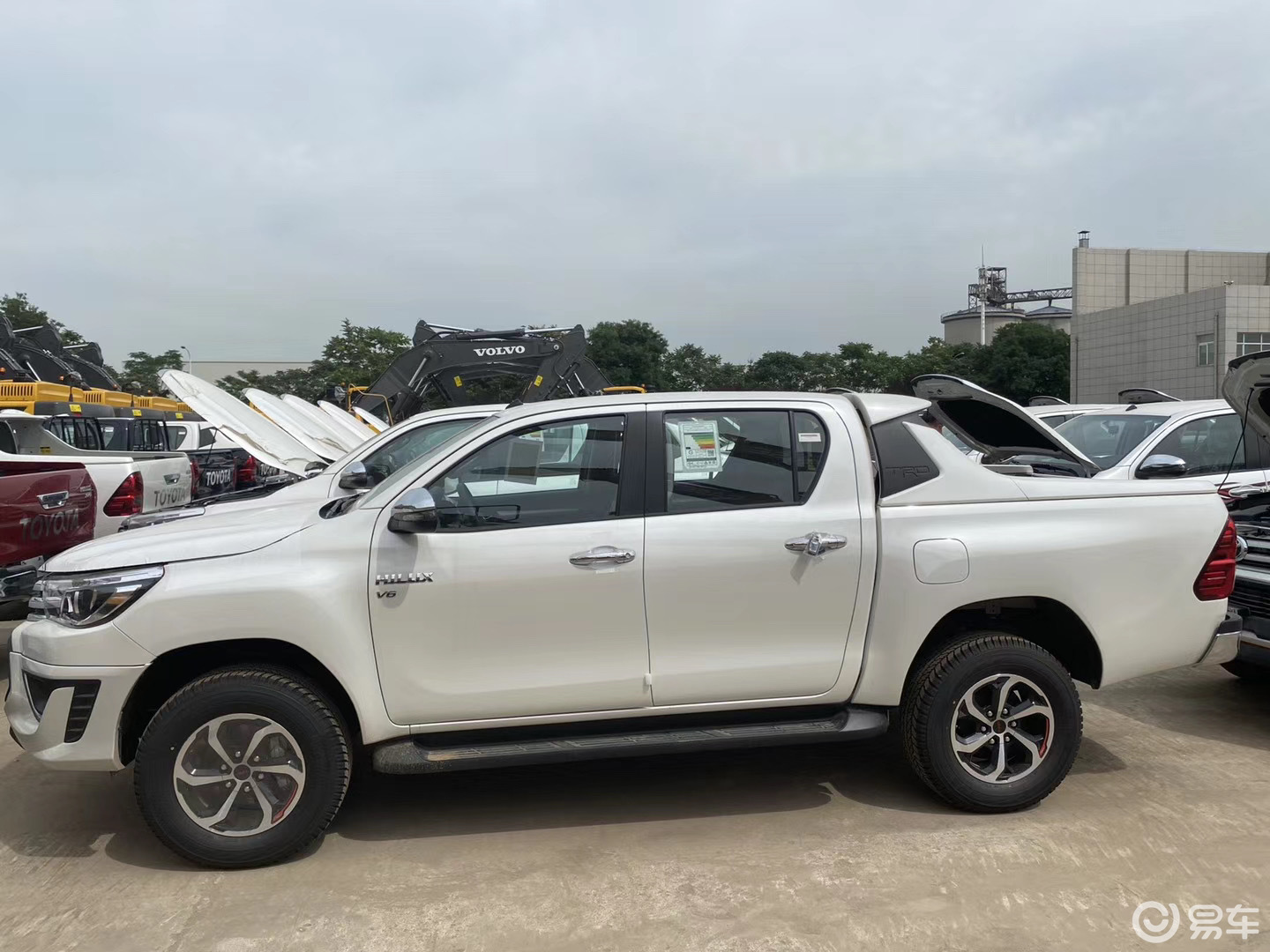 2020款丰田海拉克斯4.0l 港口现车