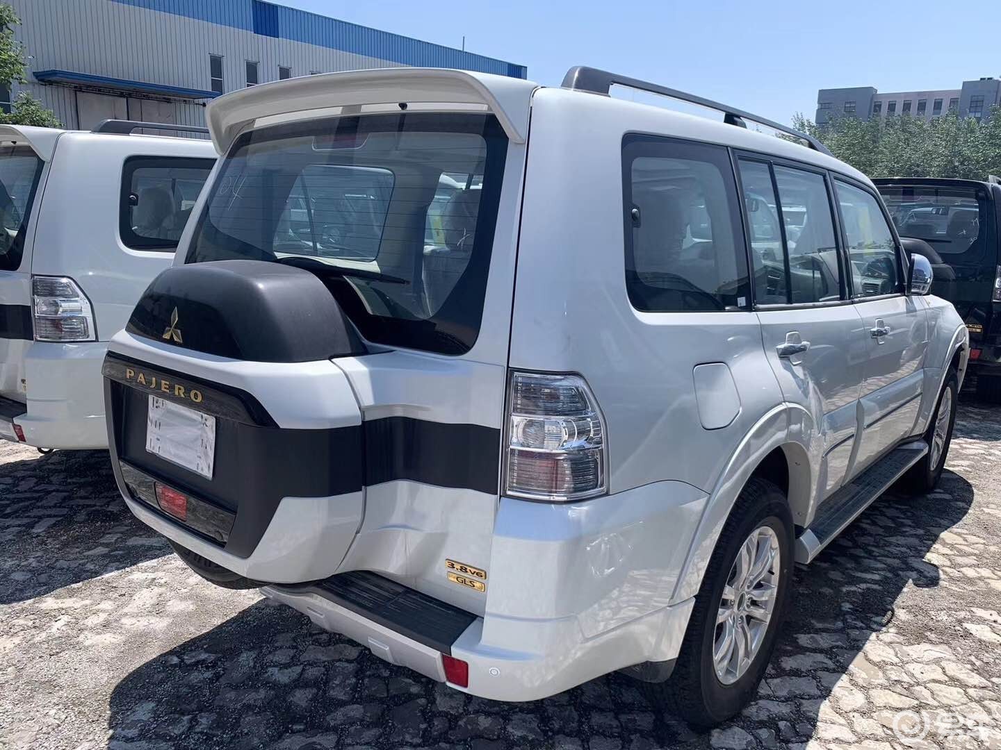 2020款中东版三菱帕杰罗v97配置动力解读