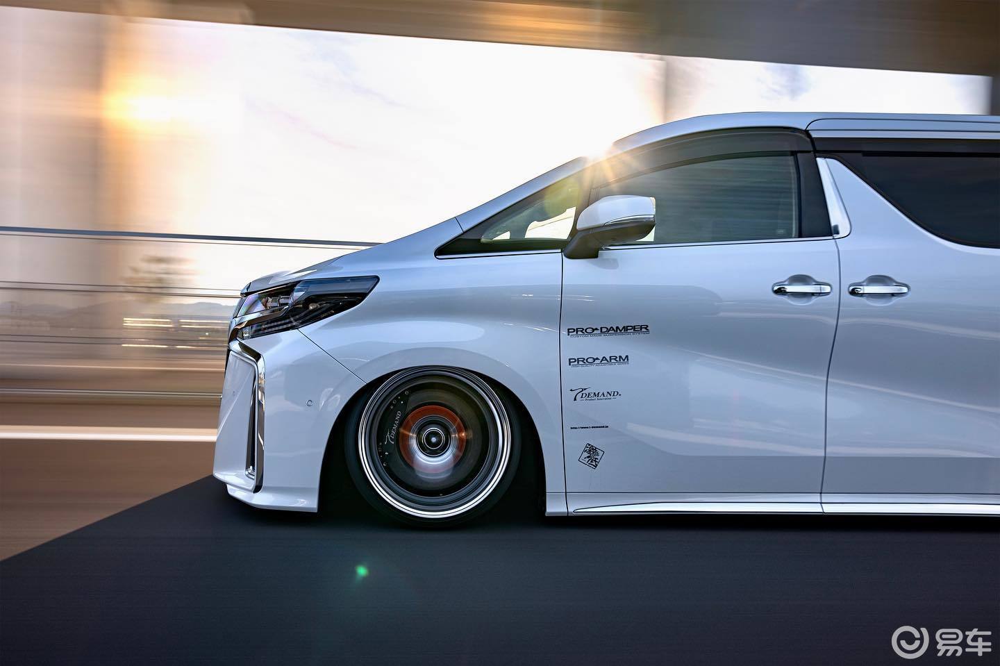 Toyota Alphard 2015: T-Demand, Mewah yang Tak Lekang Waktu
