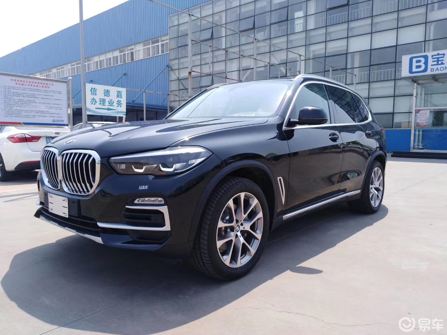 【易车摘要频道】下列精选内容摘自于《20款宝马x5运动版店内现车实拍