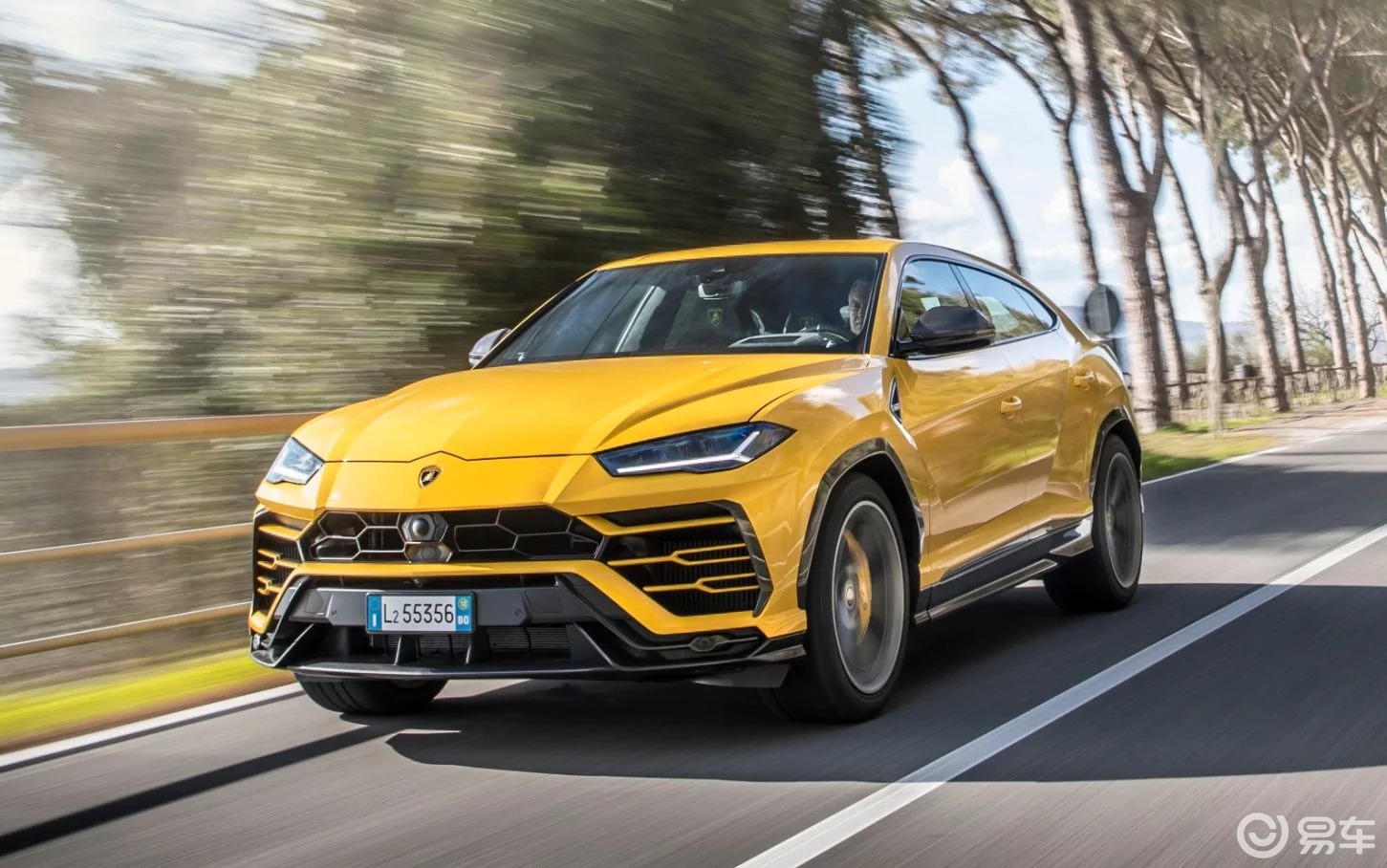 国内售价:330万兰博基尼的超跑suv urus号称世界上最快的5座suv,最高