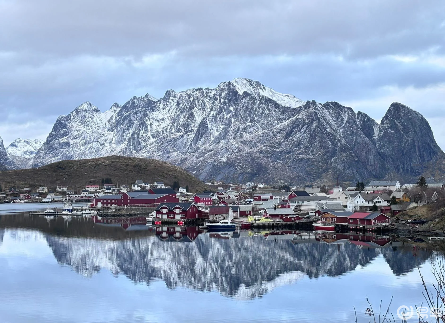 沃尔沃S60对比奥迪A4L，谁略胜一筹？谁更值得入手？