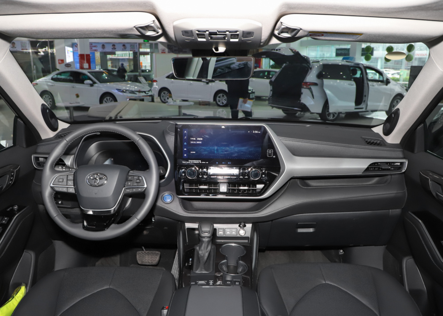 汉兰达锐界l的前排座椅配备了加热,通风和记忆功能