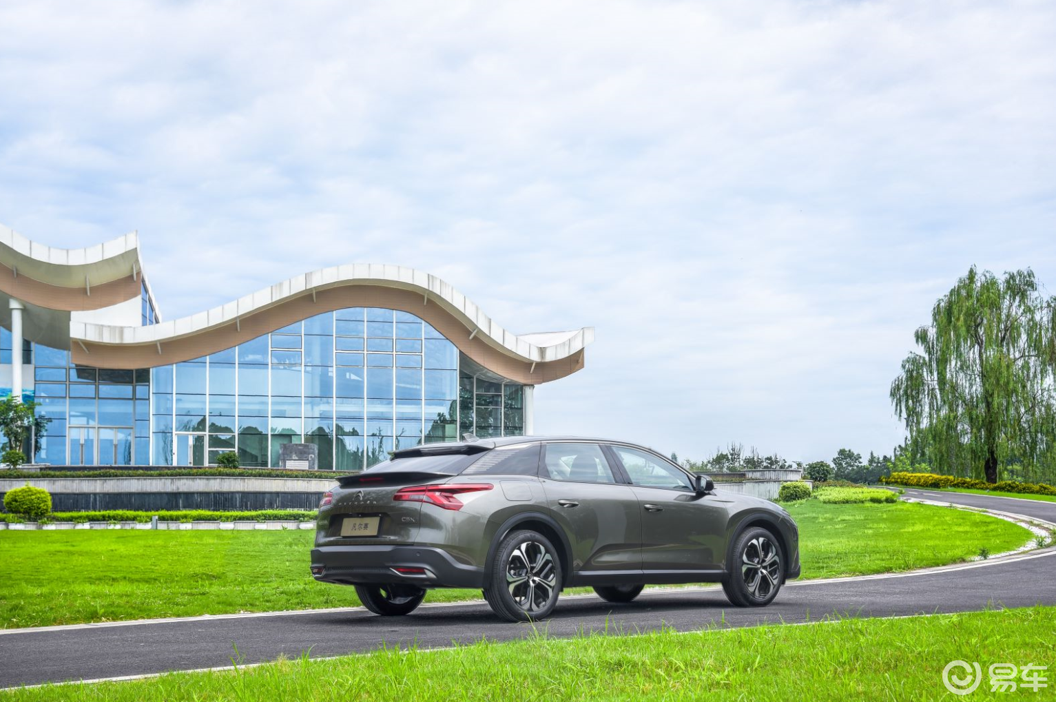 凡尔赛c5 x前脸-离地间隙-后悬挂-易车