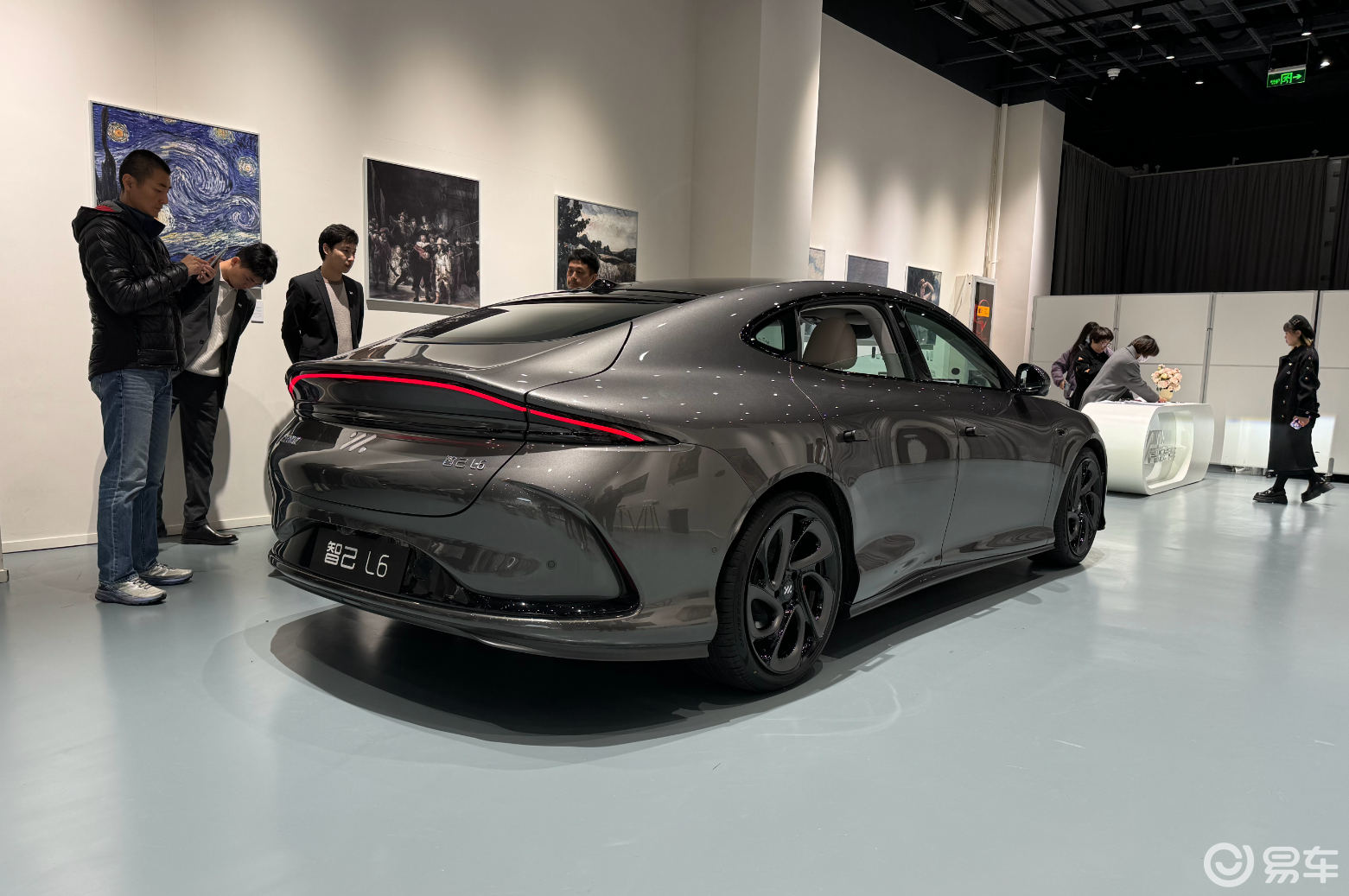 智己l6将提供单电机后驱版和双电机四驱版可选_易车