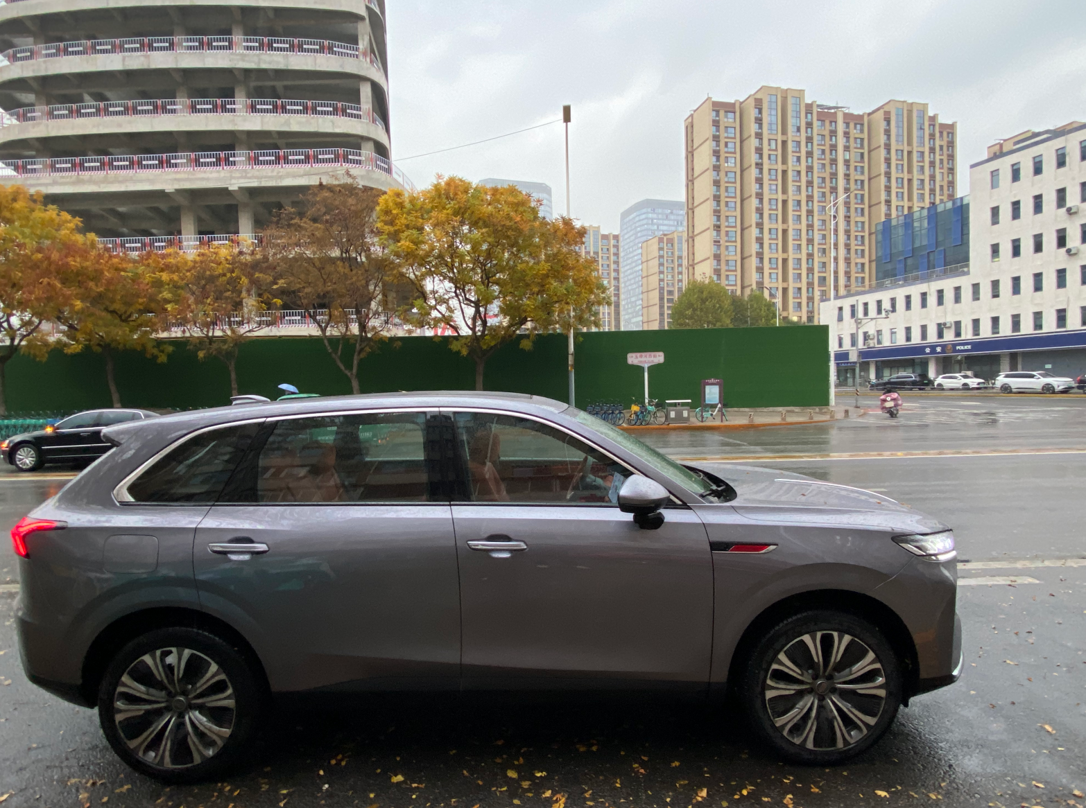 大五座SUV市场迎新标杆！红旗 HS6 PHEV重磅上市