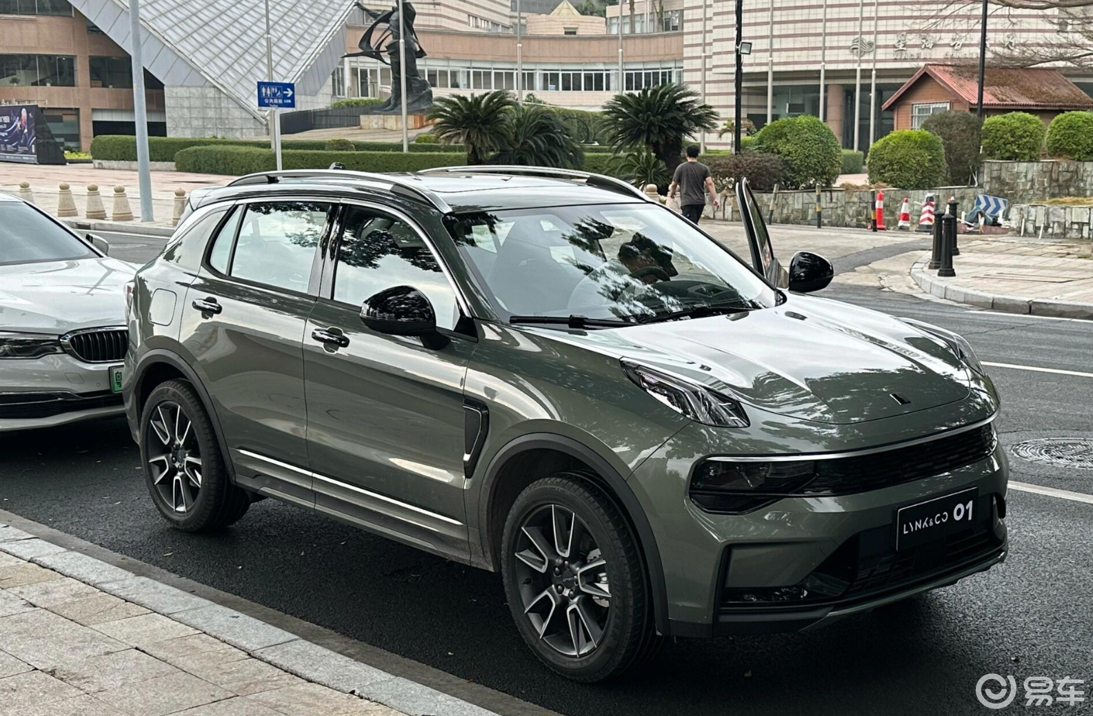 24款领克01全球版及全球pro版将提供全新"趣野绿"车色下方远_易车