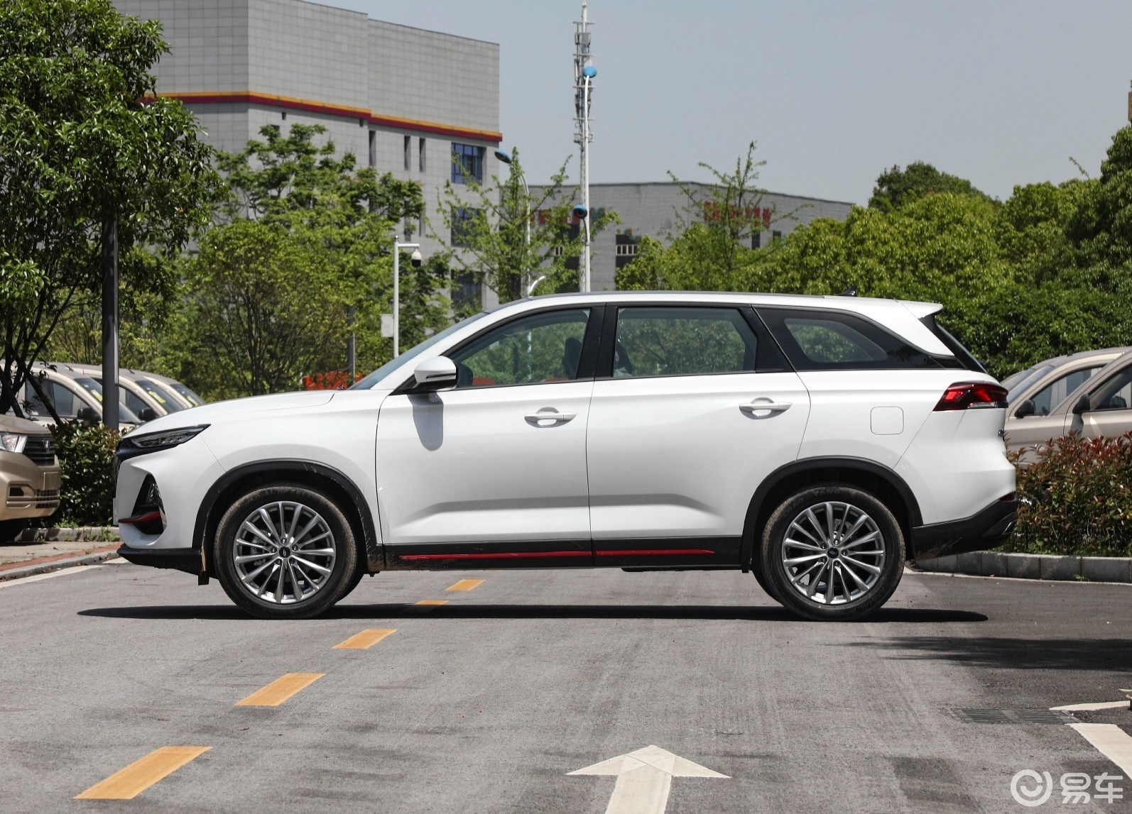 长安欧尚x7 plus再来看新车的车身侧面部分_易车