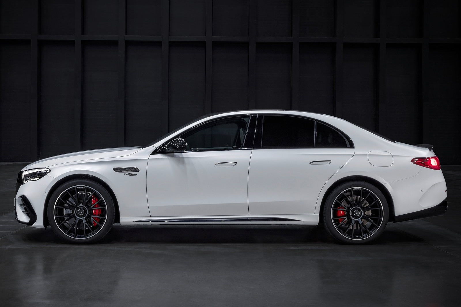 奔驰e级 amg其中发动机最大功率330kw_易车