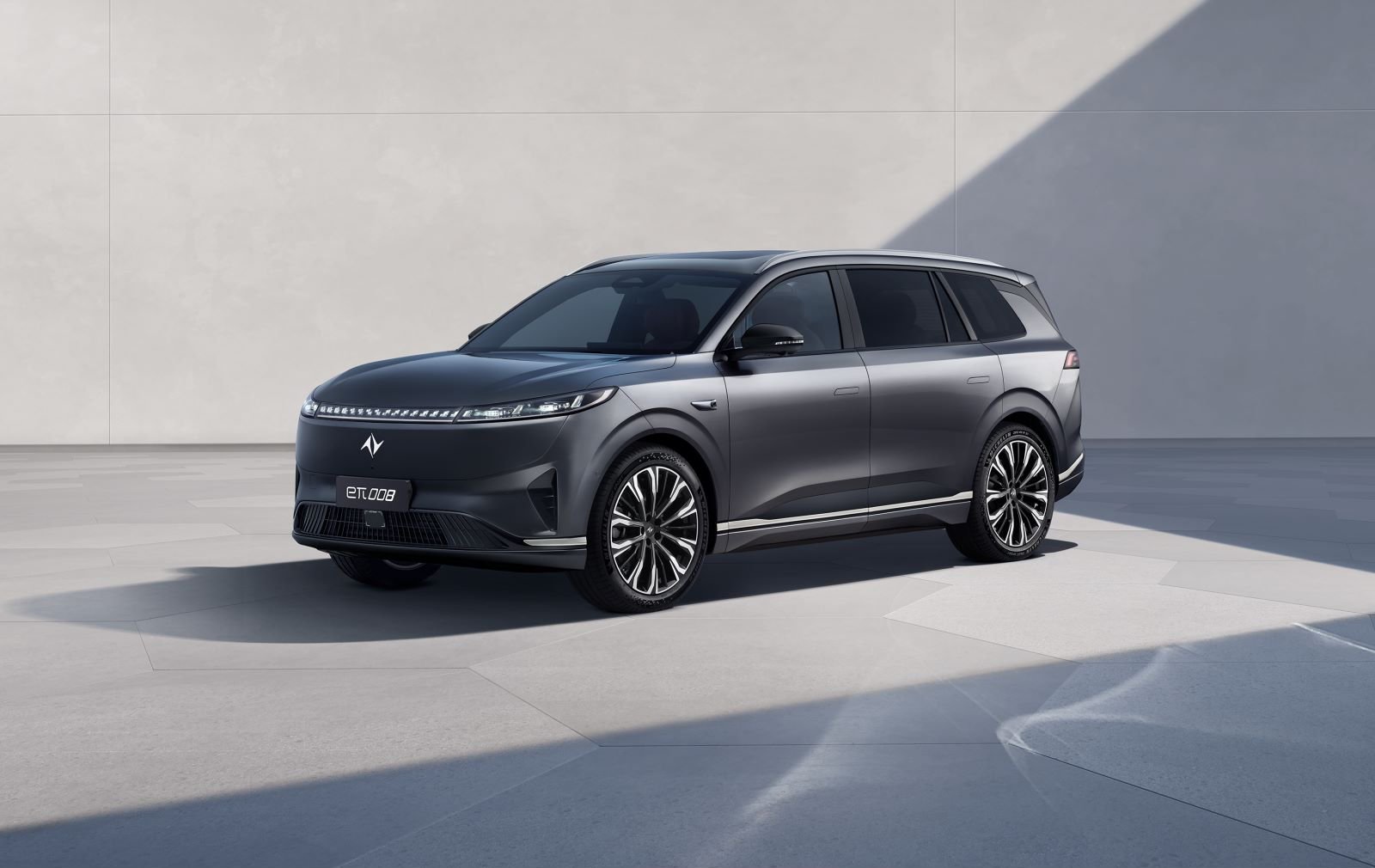 15.99万起的“家庭出行神器”东风奕派eπ008五座版