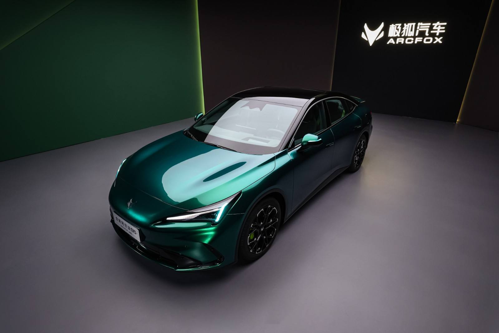 贴合年轻购车需求,极狐全新阿尔法S5全面发布预售