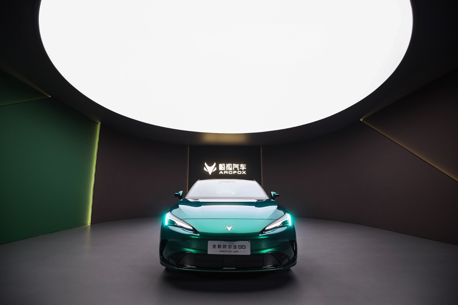 内外兼修轿跑界“全能选手”、极狐全新阿尔法S5是你的菜吗