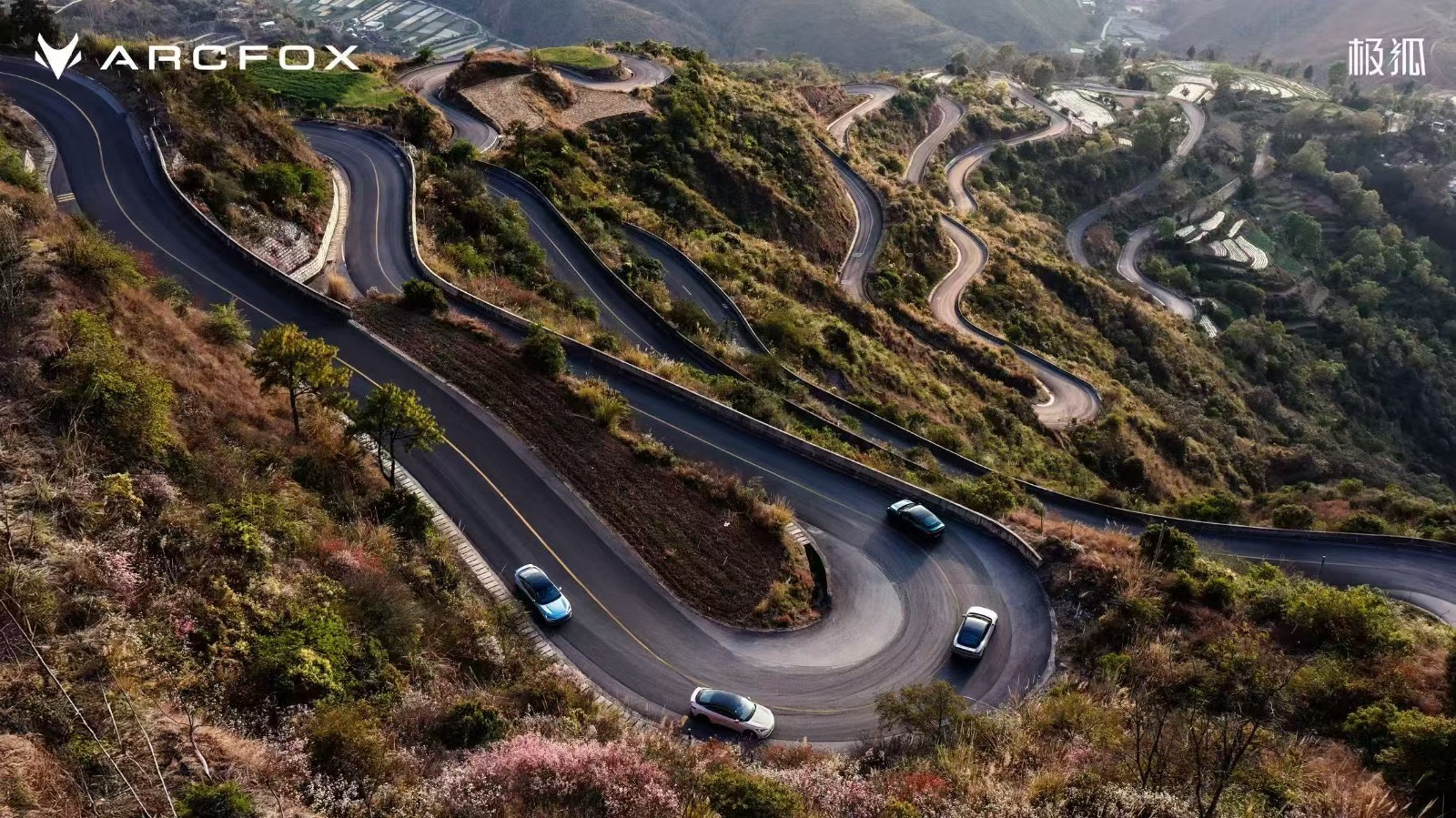 极狐全新阿尔法S5上市,智能配置与安全辅助系统全面升级