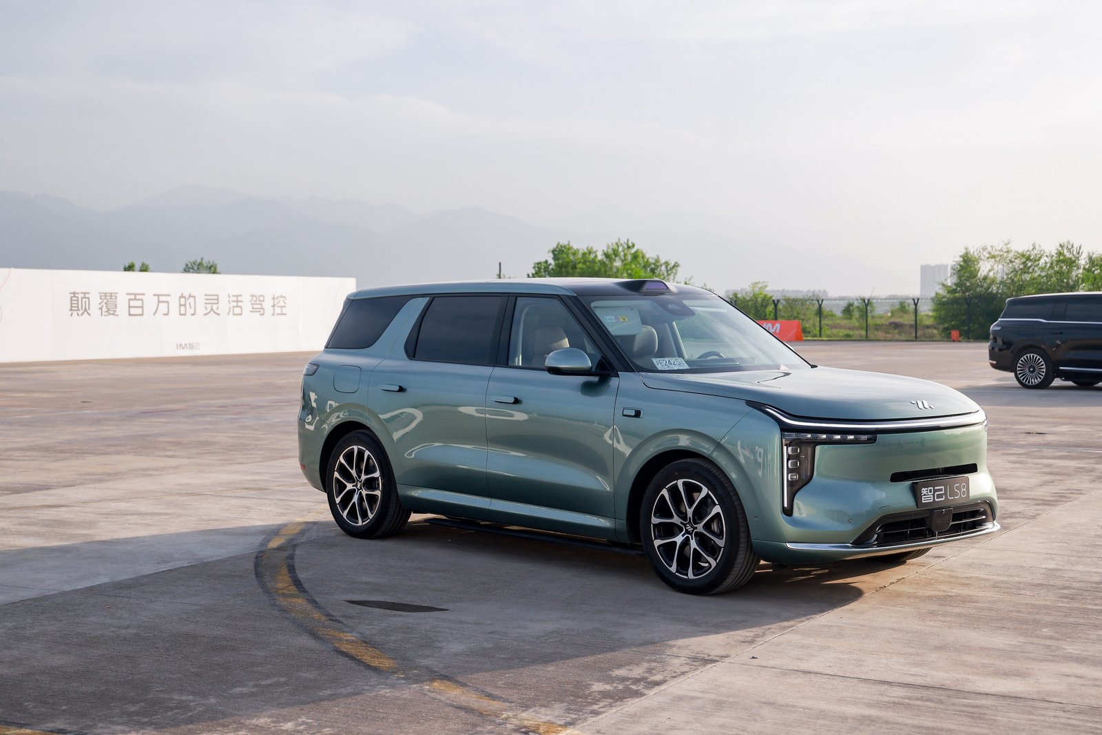 试驾智己LS8：这才是8系旗舰该有的样子！