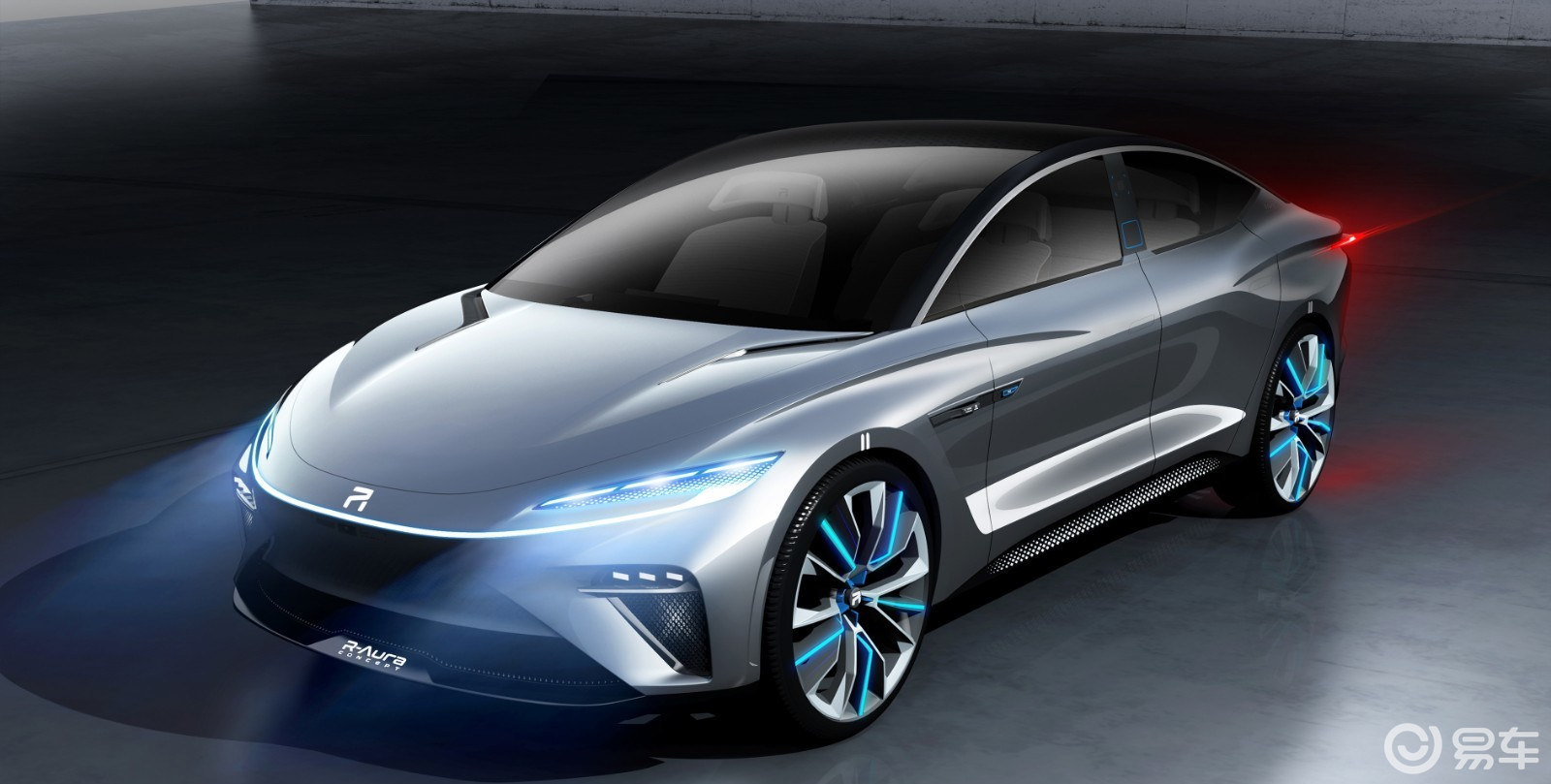 采用了"环宇之光"设计语言,荣威极光号官图发布