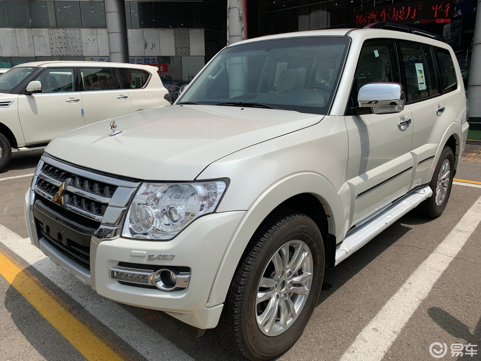 山猫三菱帕杰罗v9738v6庞大车身流畅和谐