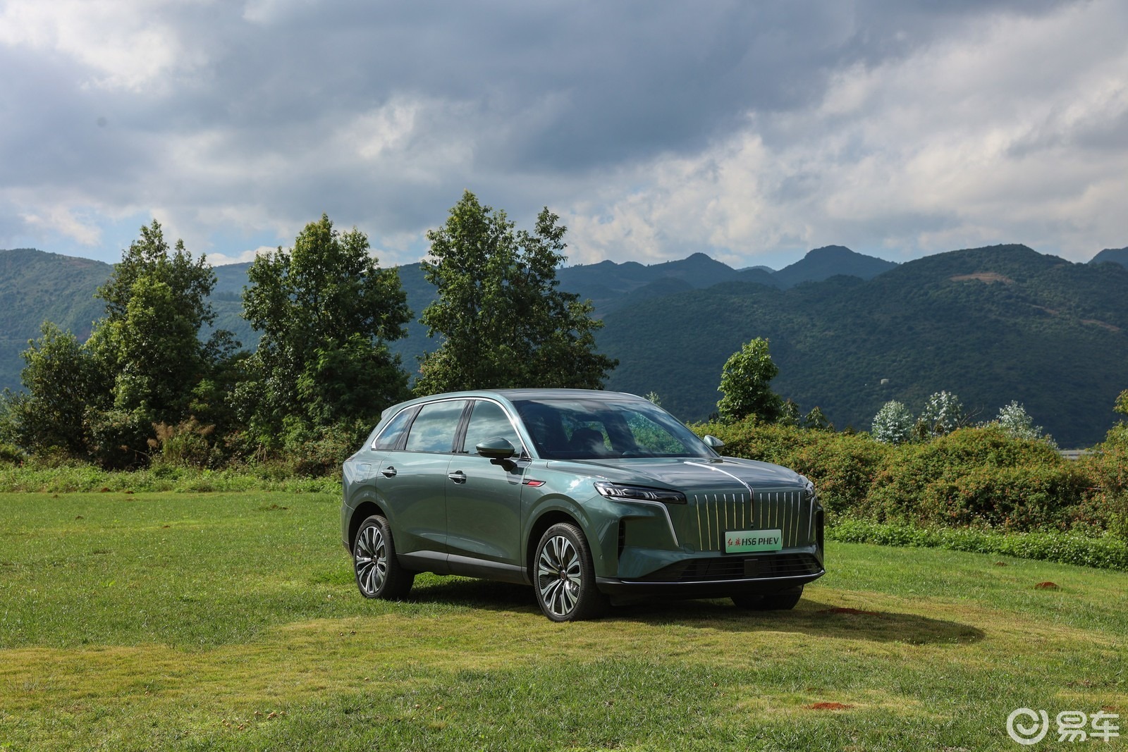 买20万级SUV！红旗HS6 PHEV和理想L6，选谁？