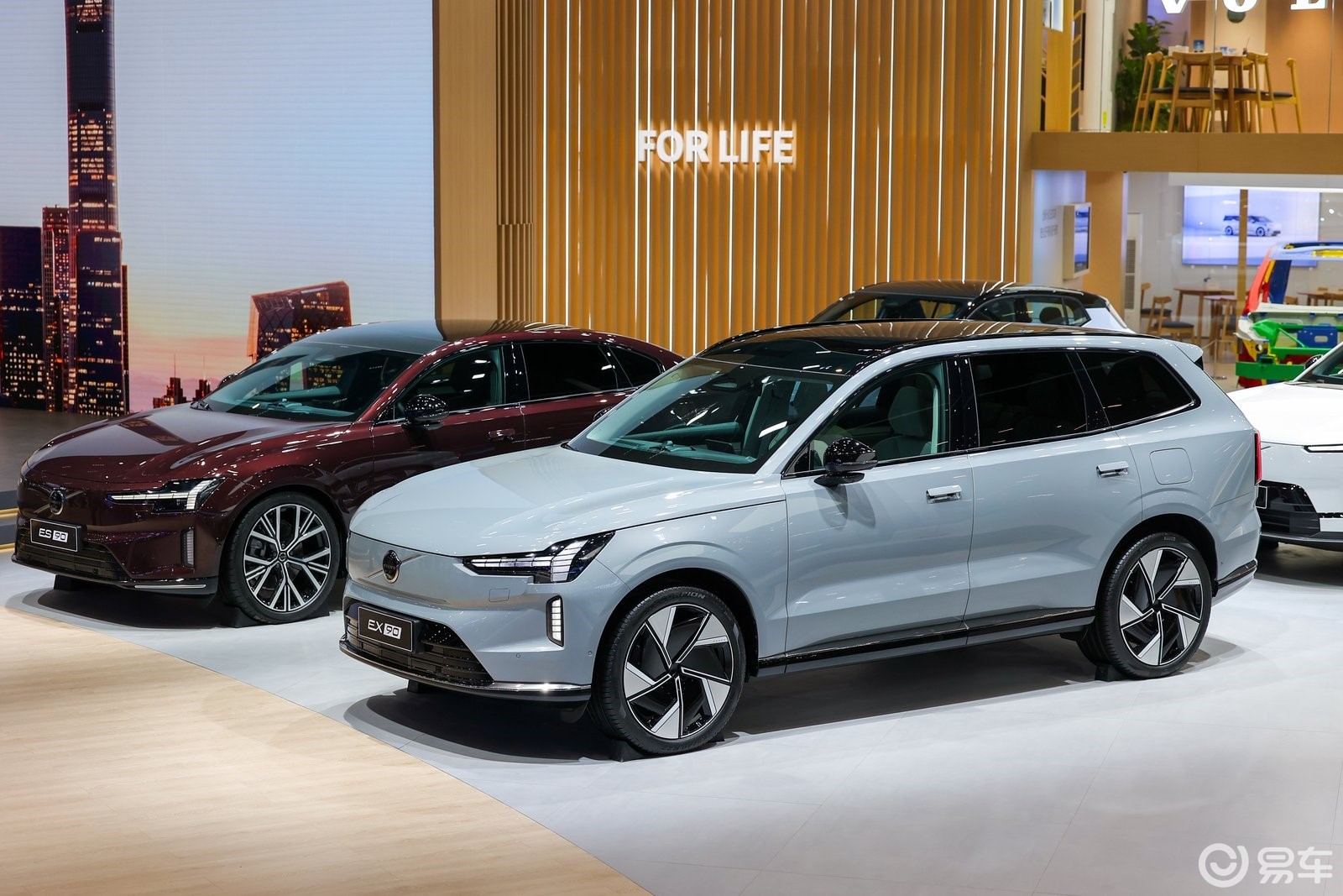 沃尔沃北京车展全系放价 EM90限时59.8万元