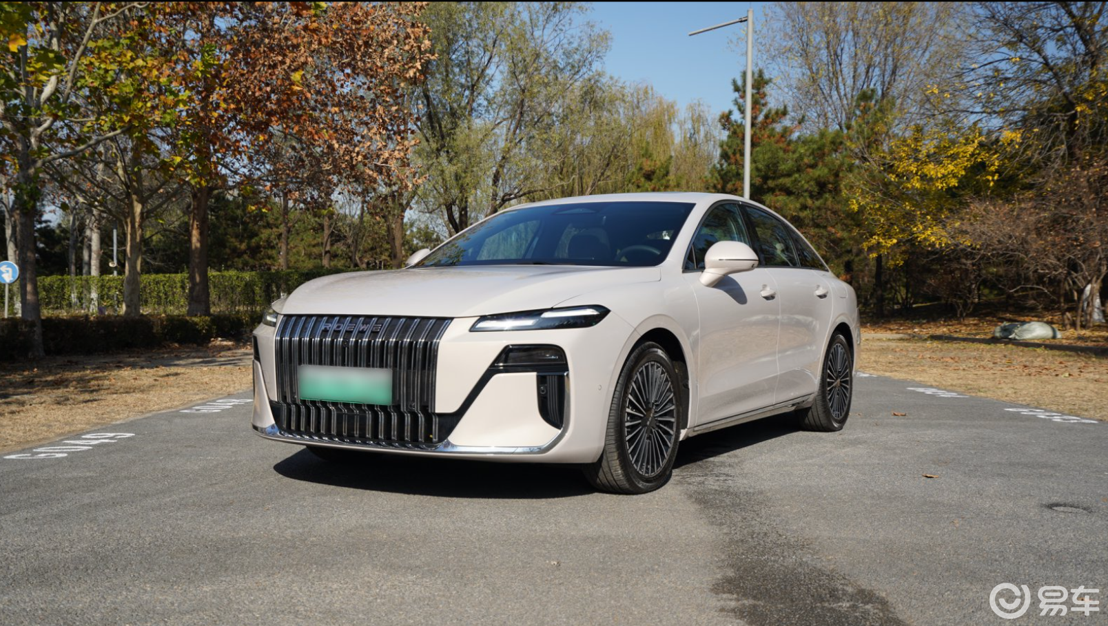 荣威M7 DMH 对比银河 A7，空间体感才是真刚需