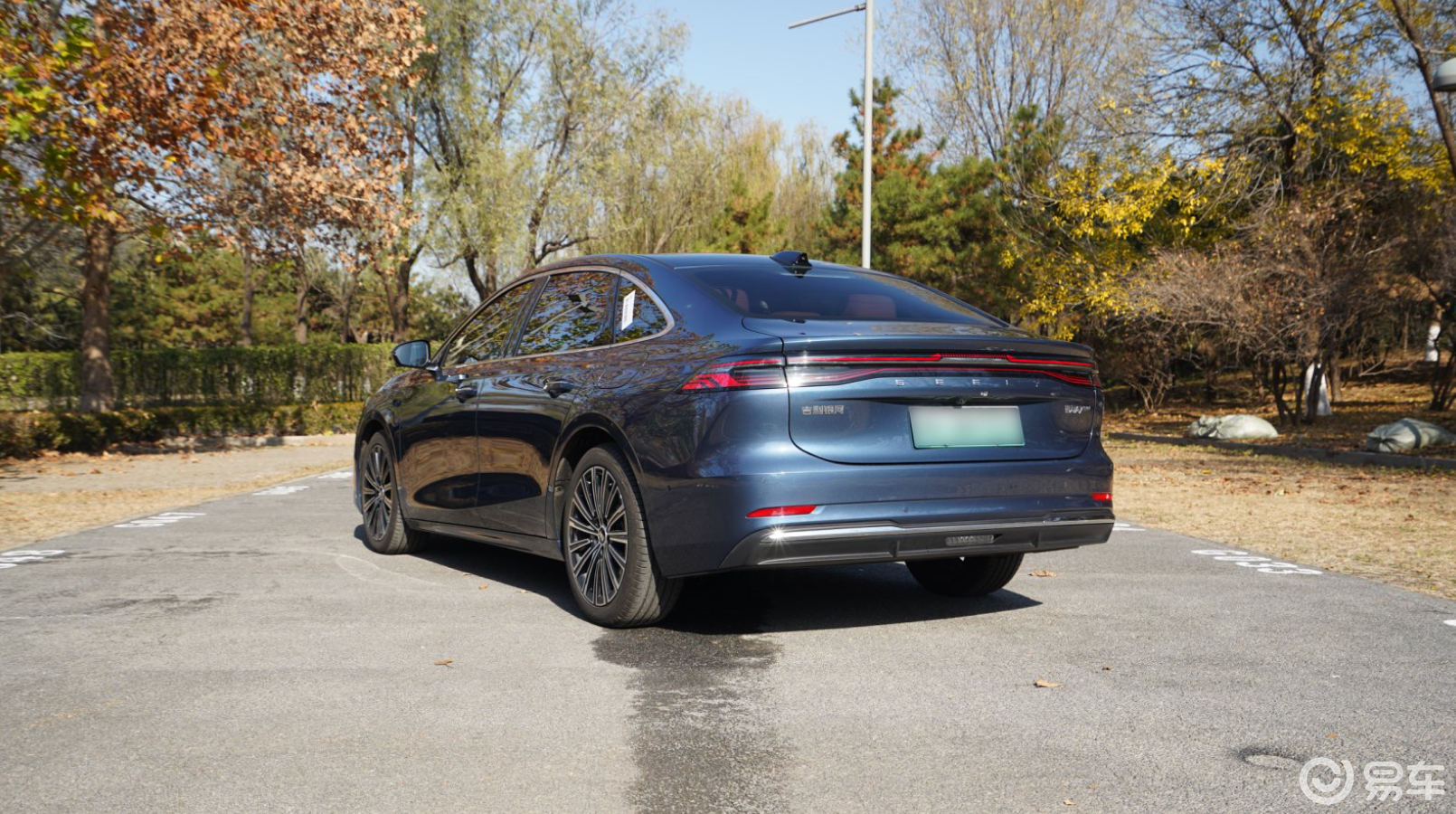 荣威M7 DMH 对比银河 A7，空间体感才是真刚需