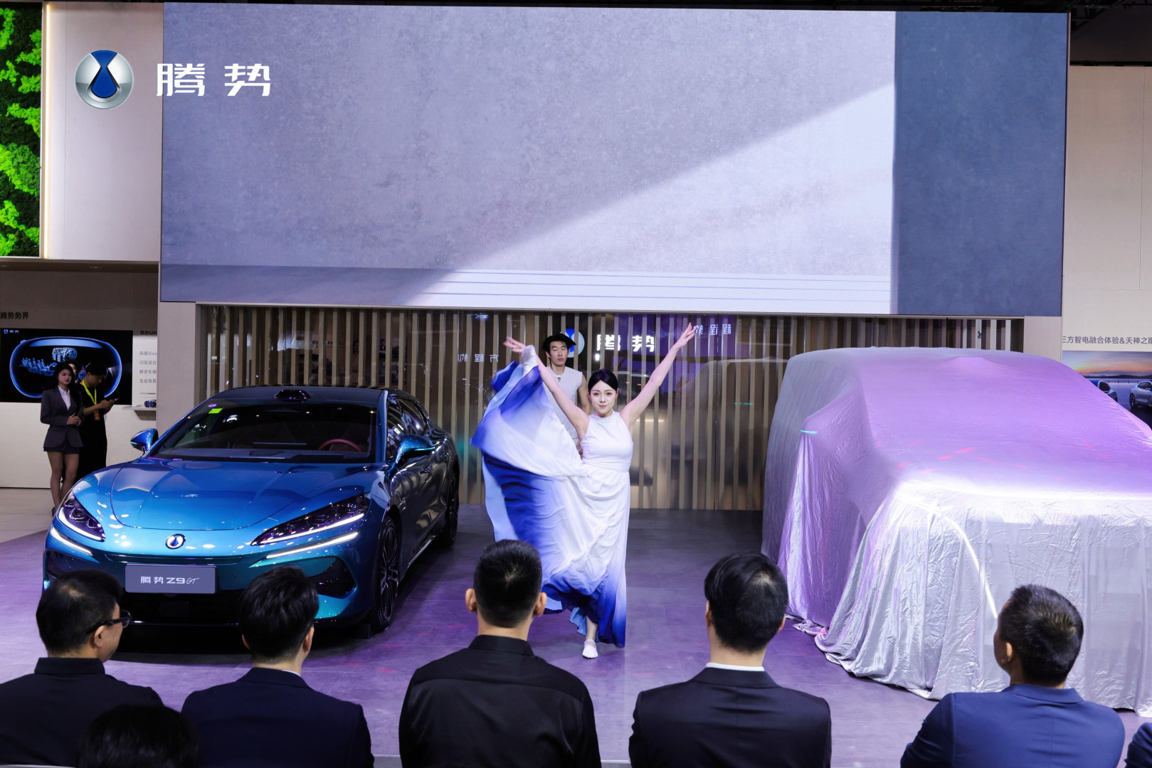 第二代腾势D9惊艳亮相泉州车展 福建大区经理揭秘豪华科技