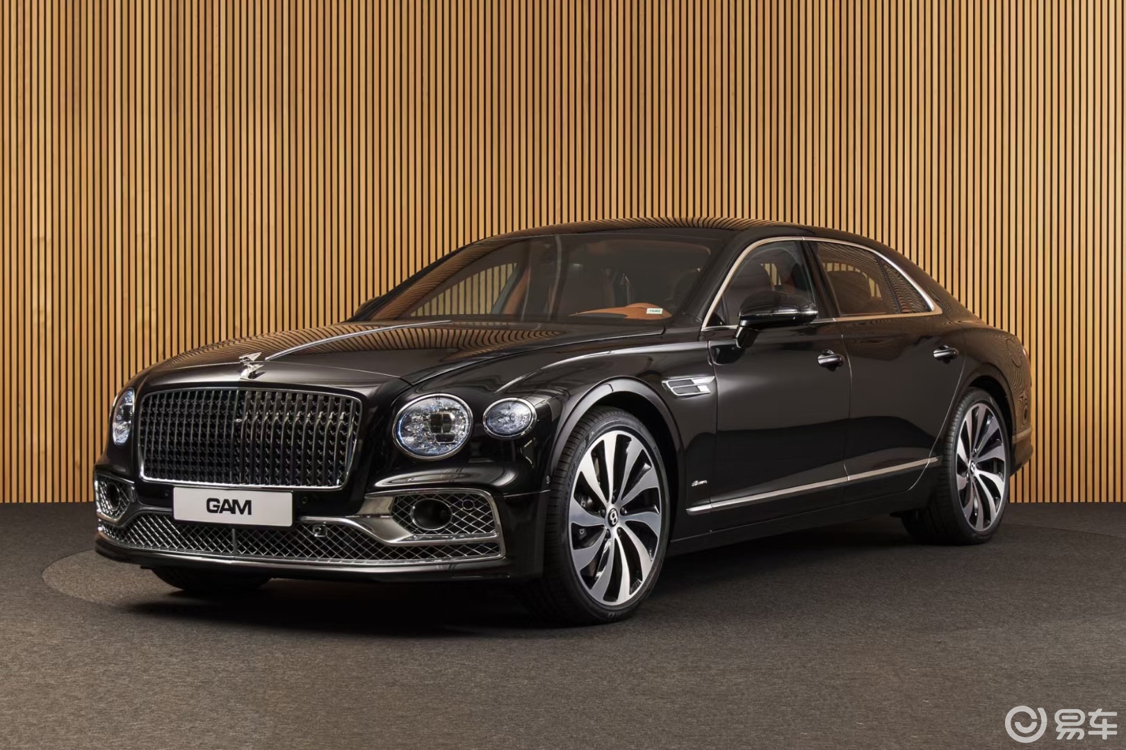 24款宾利飞驰配备的矩阵式led前大灯灵感来自于水晶切割