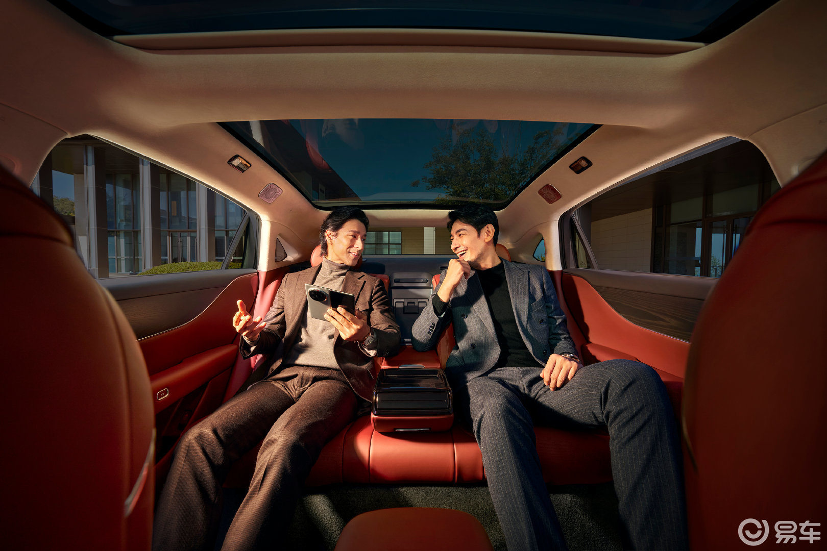 岚图追光L上市27.99万起，重塑中国豪华轿车新标杆