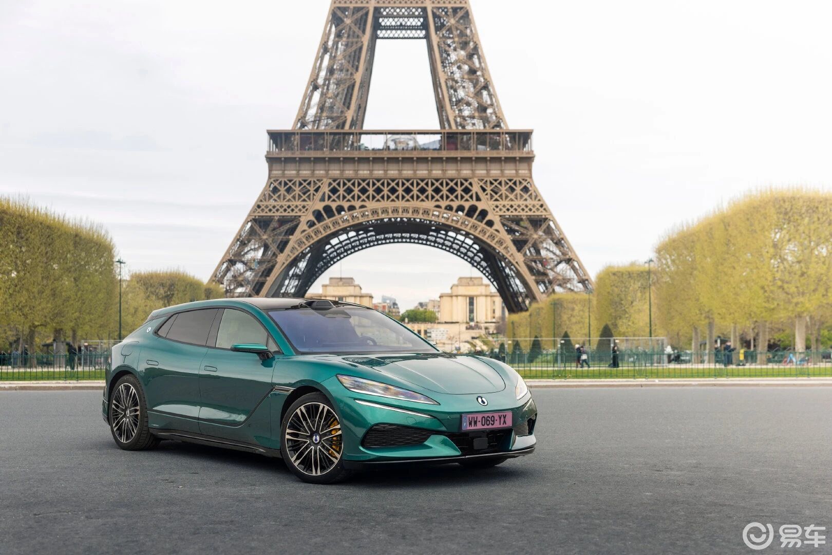 腾势携Z9GT、D9进军欧洲，闪充技术同步首秀