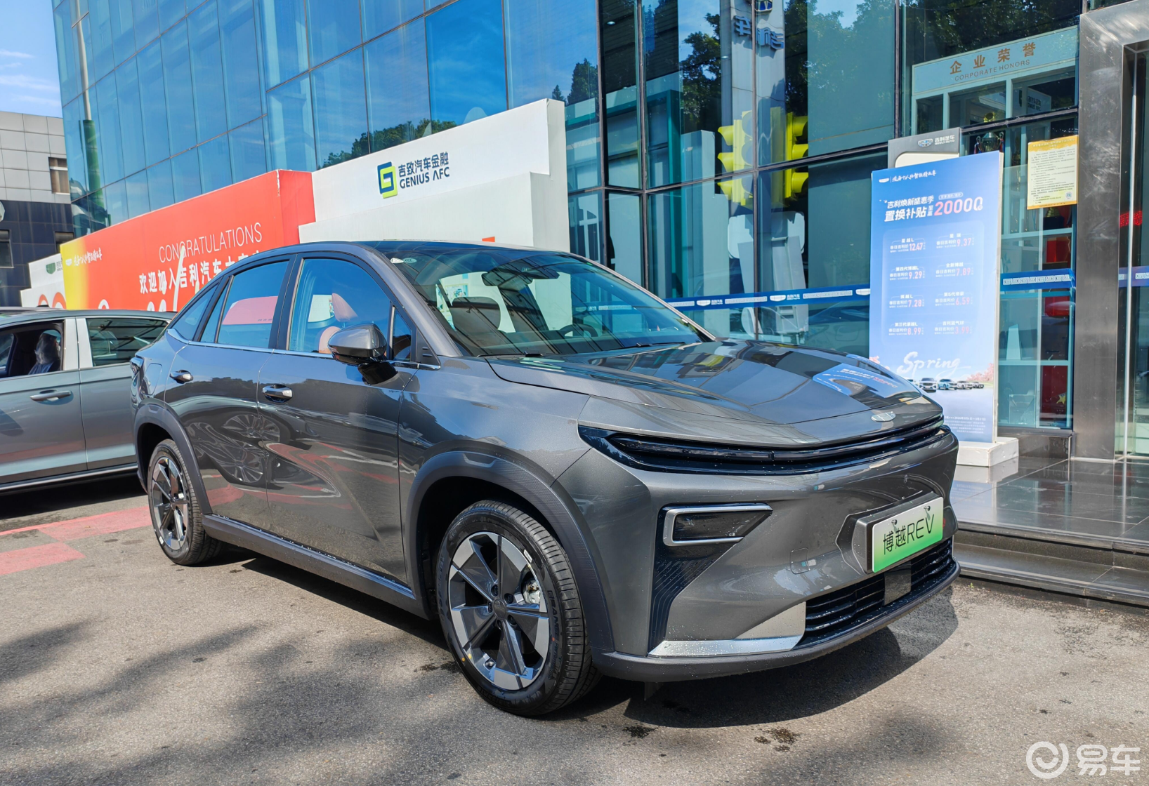 博越REV实拍，纯电续航375km，配FSD可变阻尼悬架