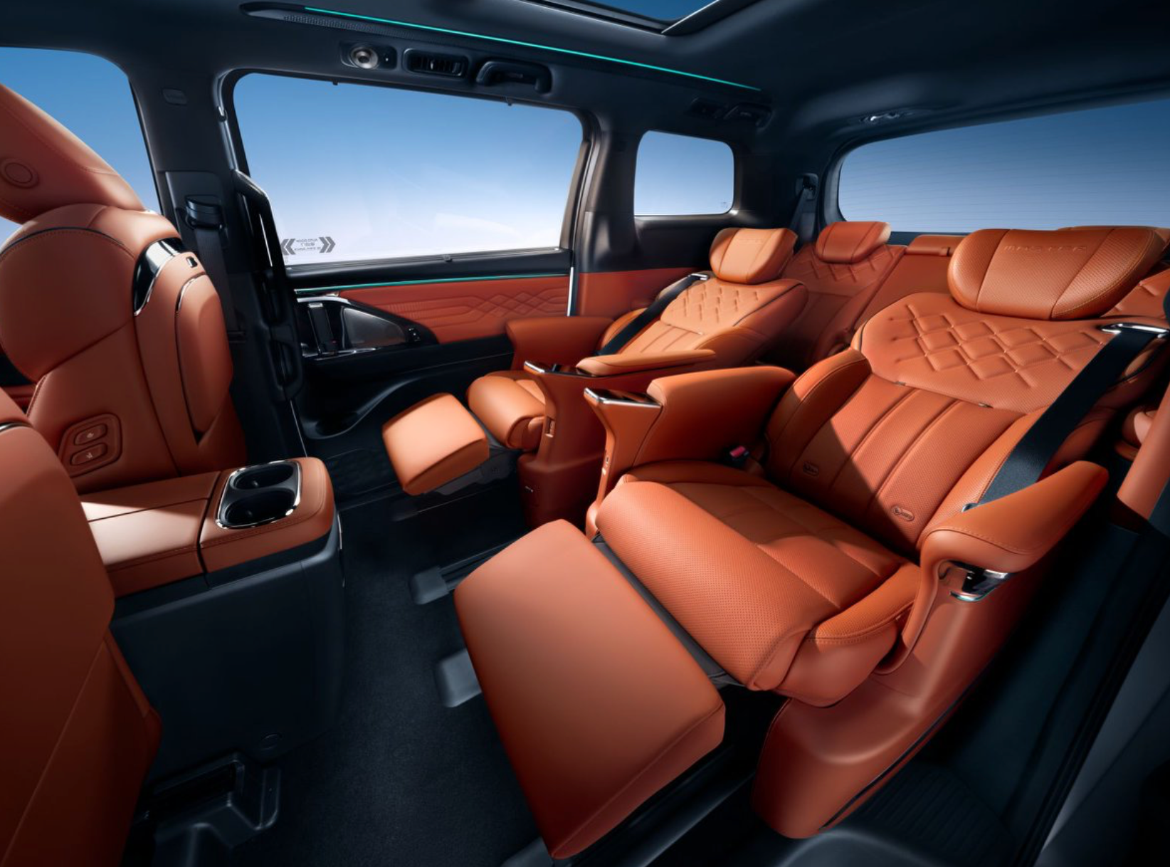 国产MPV鼻祖反击！传祺向往M8再推“宗师”版