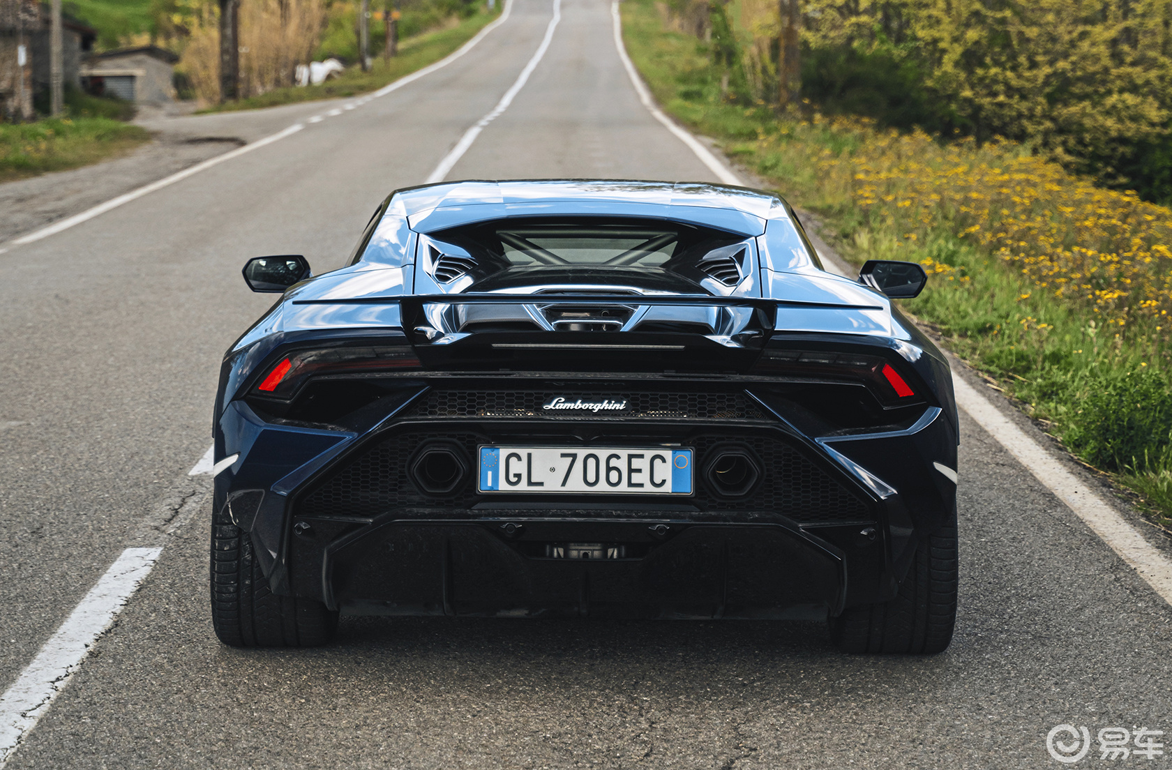 兰博基尼350 gt再加上出色的平顺性:v12前置发动机的主要目_易车