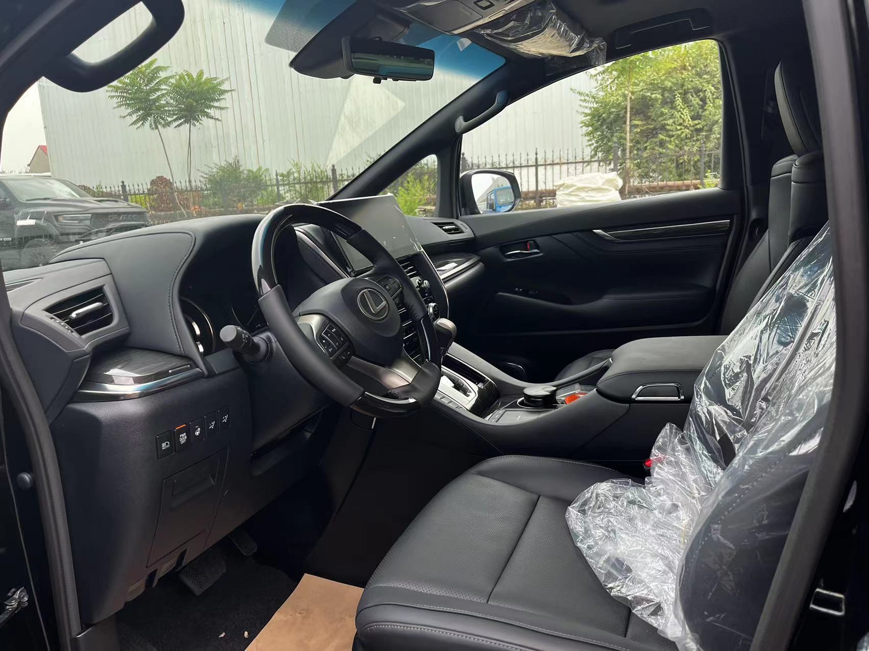 雷克萨斯lm动力内饰座椅