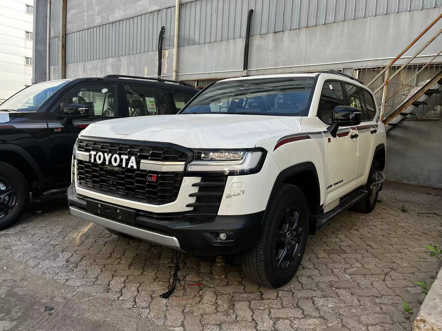 丰田酷路泽lc300现车柴油 汽油版可分期65万起