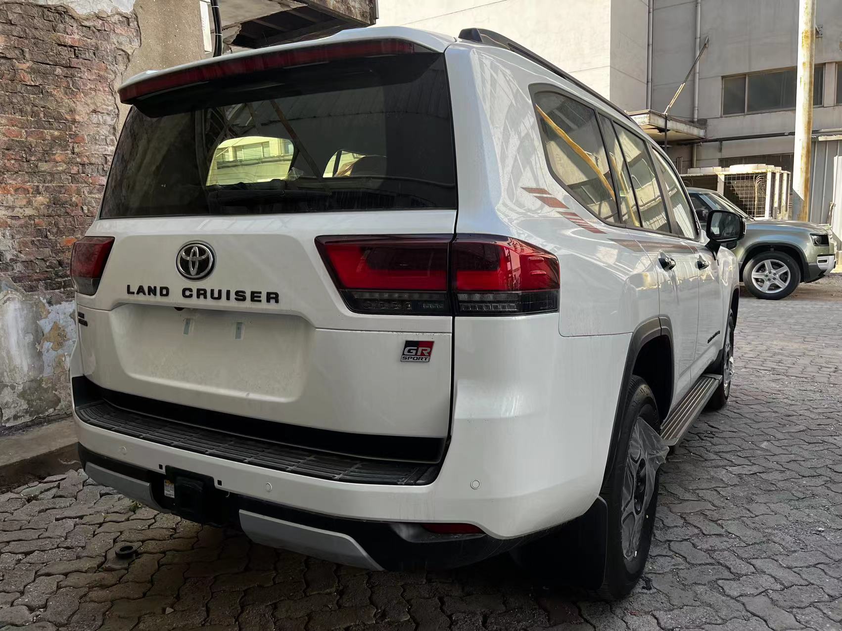 丰田酷路泽lc300现车柴油 汽油版可分期65万起