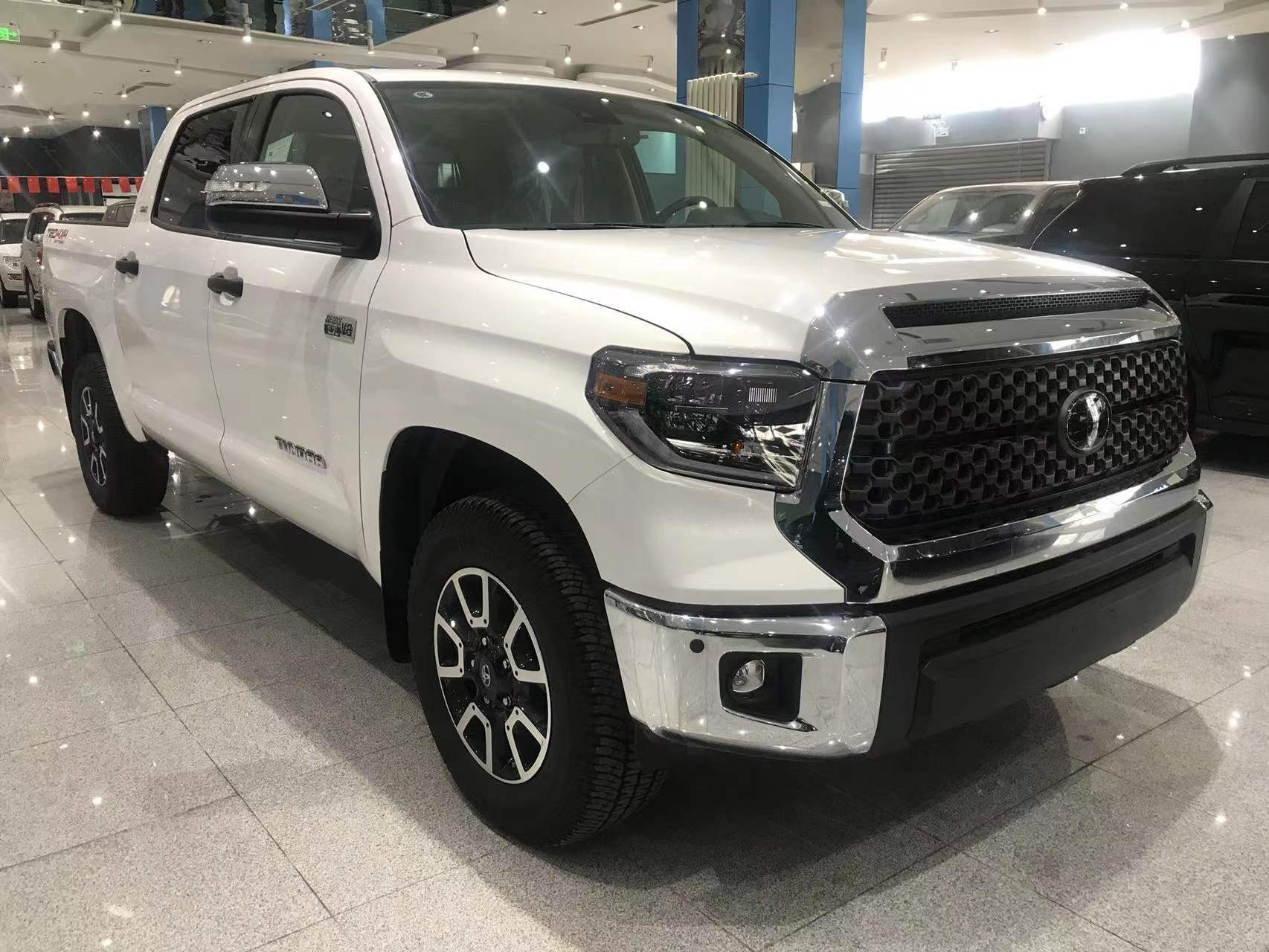 21款丰田坦途排量5.7l自然吸气8缸v型-丰田-天津港口车,天津港平行进